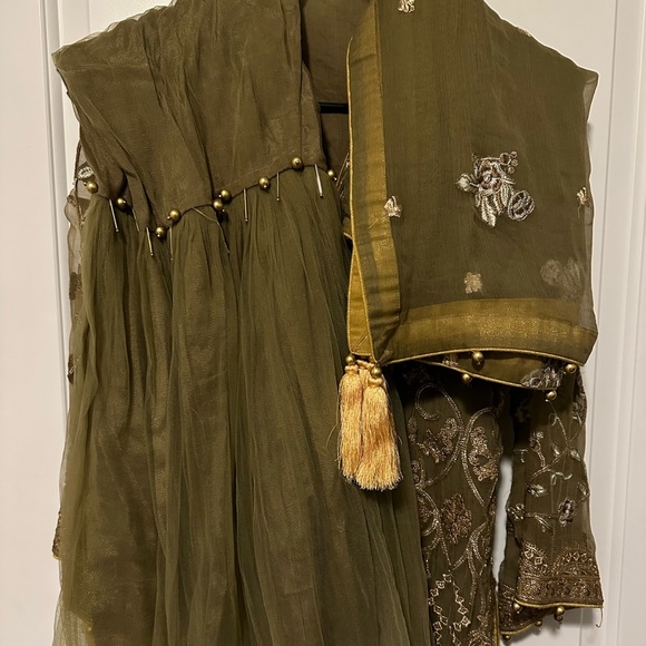 Women’s suit/ gharara - Picture 4 of 4